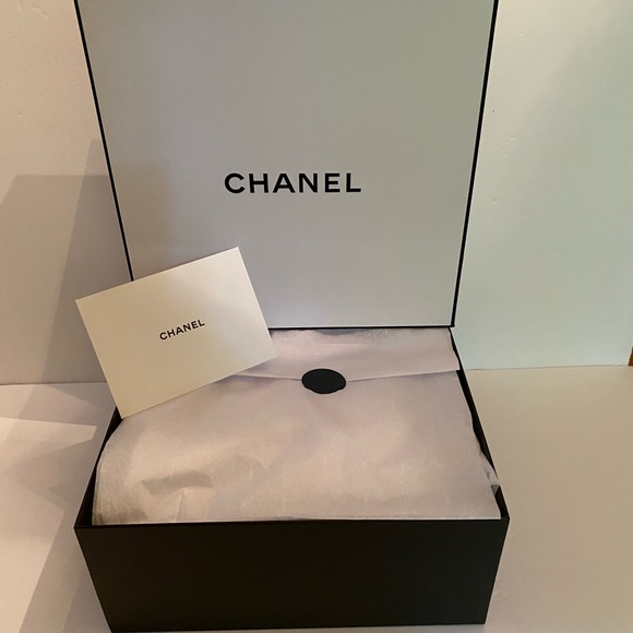 Chanel Box/2-Samples - Picture 8 of 10